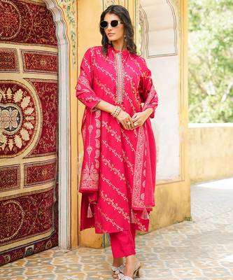 Women pink silk blend floral printed straight kurta trousers with dupatta 5