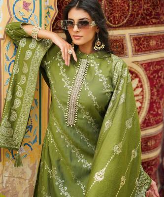 Women olive silk blend floral printed straight kurta trousers with dupatta 1