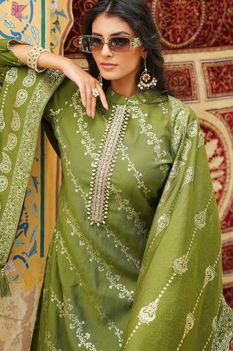 Women olive silk blend floral printed straight kurta trousers with dupatta