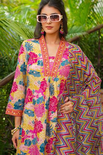 Women yellow rayon blend floral printed straight kurta palazzos with dupatta