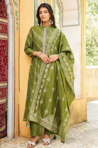 Women olive silk blend floral printed straight kurta trousers with dupatta