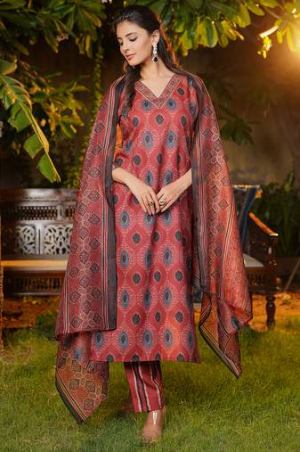 Women maroon rayon blend ethnic motifs printed straight kurta trousers with dupatta