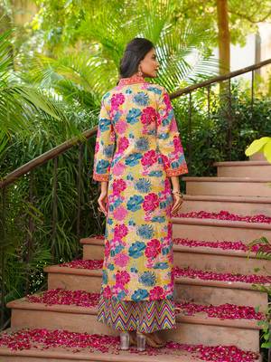 Women yellow rayon blend floral printed straight kurta palazzos with dupatta 4
