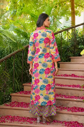 Women yellow rayon blend floral printed straight kurta palazzos with dupatta