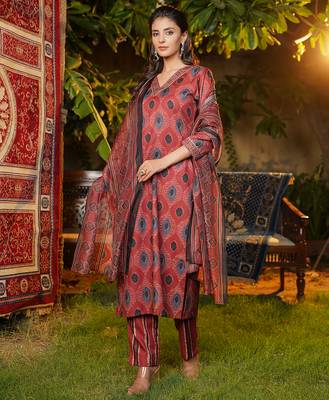 Women maroon rayon blend ethnic motifs printed straight kurta trousers with dupatta 3