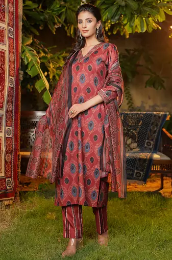 Women maroon rayon blend ethnic motifs printed straight kurta trousers with dupatta