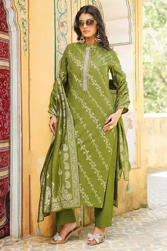 Women olive silk blend floral printed straight kurta trousers with dupatta