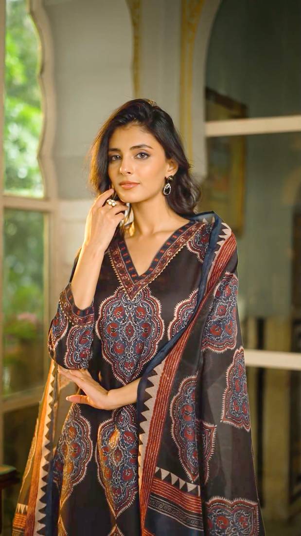 Women black rayon blend ethnic motifs printed straight kurta trousers with dupatta