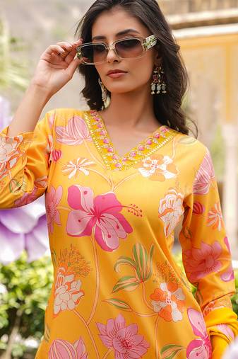 Women yellow silk blend floral printed straight kurta trousers with dupatta