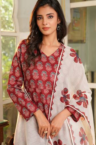 Women maroon rayon blend floral printed a-line kurta palazzos with dupatta