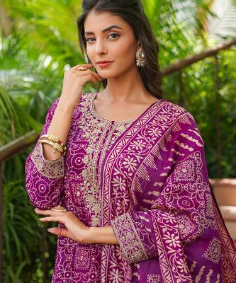 Women purple silk blend floral embroidered straight kurta trousers with dupatta 1