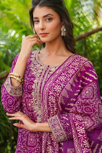 Women purple silk blend floral embroidered straight kurta trousers with dupatta