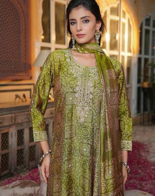 Women green silk blend floral embroidered straight kurta trousers with dupatta 1
