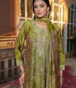 Women green silk blend floral embroidered straight kurta trousers with dupatta