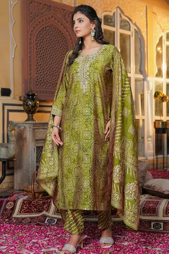Women green silk blend floral embroidered straight kurta trousers with dupatta