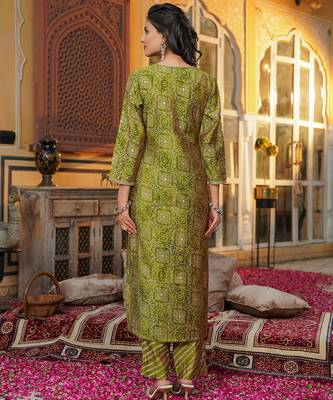 Women green silk blend floral embroidered straight kurta trousers with dupatta 4