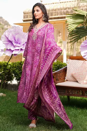 Women purple silk blend floral embroidered straight kurta trousers with dupatta