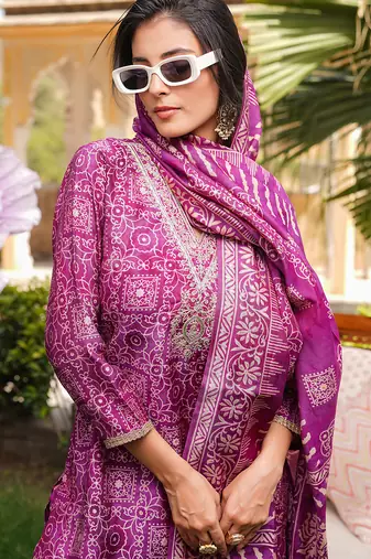 Women purple silk blend floral embroidered straight kurta trousers with dupatta