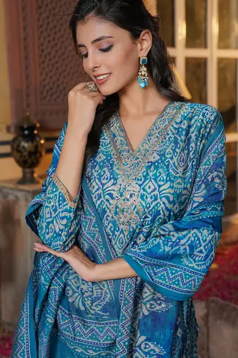 Women blue silk blend ikat printed straight kurta trousers with dupatta