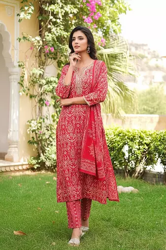 Women red silk blend ikat printed straight kurta trousers with dupatta