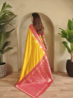 Yellow Kanchipuram silk blend Saree 4