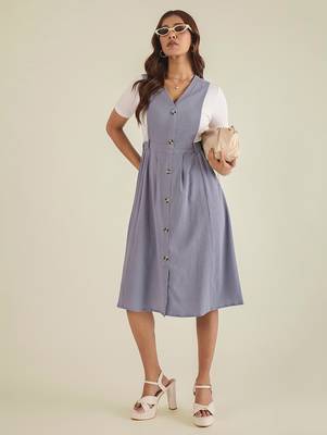 Lavender solid pinafore dress with button 2