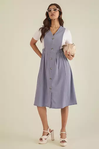 Lavender solid pinafore dress with button