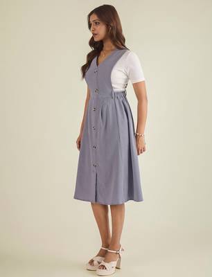 Lavender solid pinafore dress with button 3