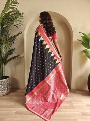 Black Kanchipuram silk blend Saree 4