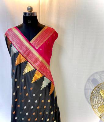 Black Kanchipuram silk blend Saree 5