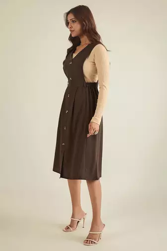 Brown solid pinafore dress with button