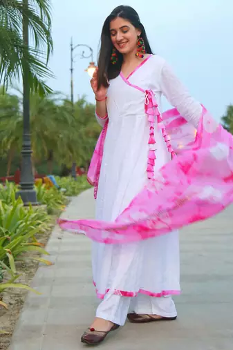 Stylish Suit Set With Dupatta Leheriya Design Dupatta Wedding Wear Suit