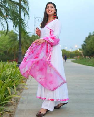 Stylish Suit Set With Dupatta Leheriya Design Dupatta Wedding Wear Suit 5