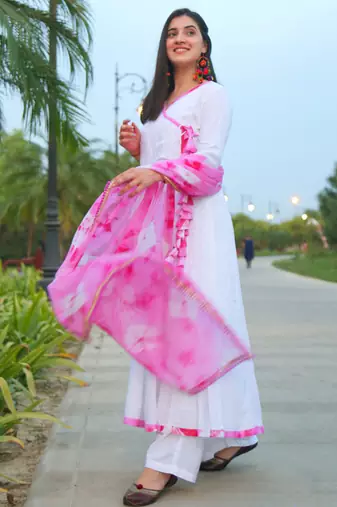 Stylish Suit Set With Dupatta Leheriya Design Dupatta Wedding Wear Suit
