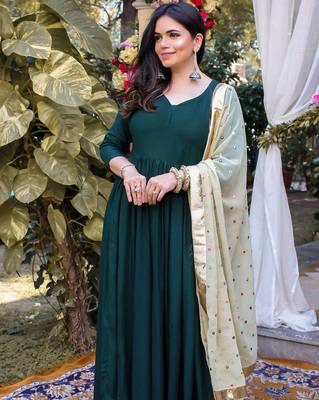 Bottle Green embroidered Designer Neck Suit Set Festival wear Stylish Suit Set 5