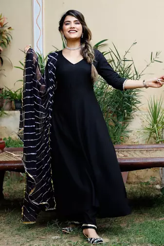 Gorgeous Suit Set With Black Dupatta Stylish Dupatta Suit Set Festival Wear