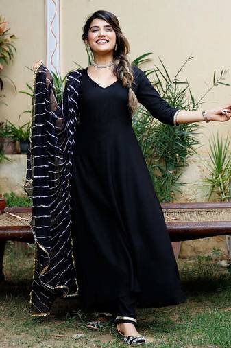 Gorgeous Suit Set With Black Dupatta Stylish Dupatta Suit Set Festival Wear