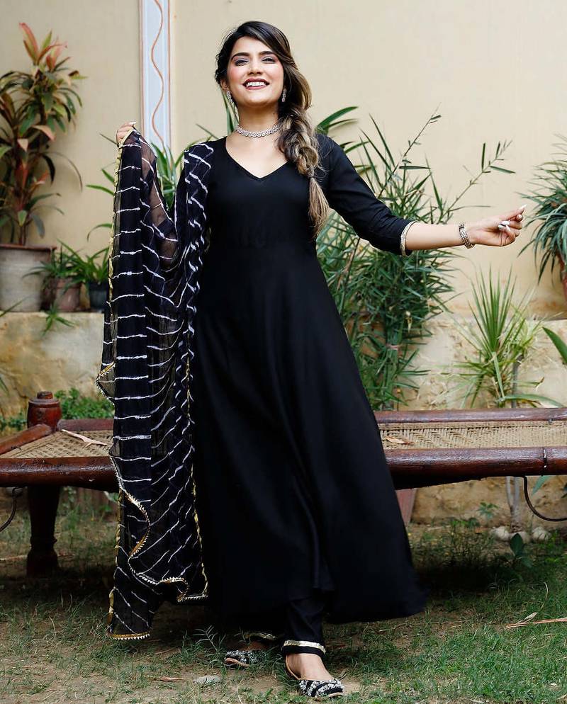 Gorgeous Suit Set With Black Dupatta Stylish Dupatta Suit Set Festival Wear