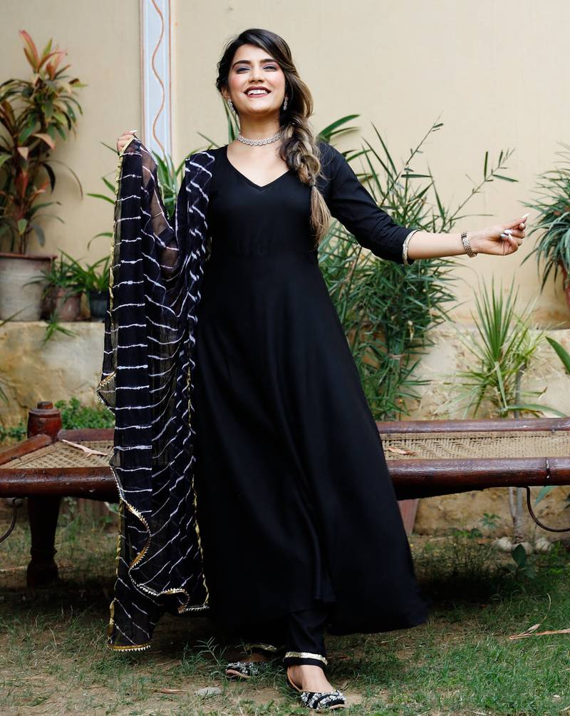Gorgeous Suit Set With Black Dupatta Stylish Dupatta Suit Set Festival Wear