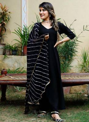 Gorgeous Suit Set With Black Dupatta Stylish Dupatta Suit Set Festival Wear 2