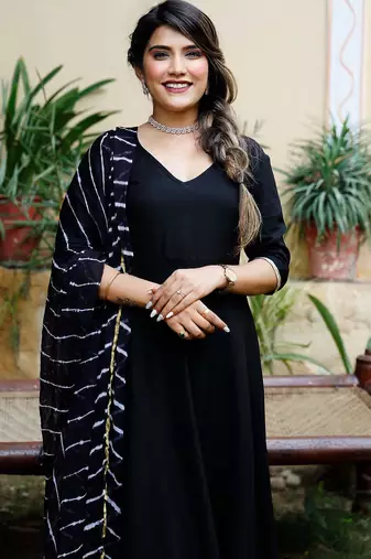 Gorgeous Suit Set With Black Dupatta Stylish Dupatta Suit Set Festival Wear