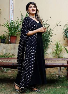 Gorgeous Suit Set With Black Dupatta Stylish Dupatta Suit Set Festival Wear 4