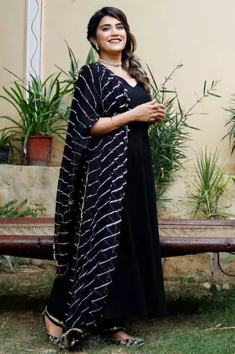 Gorgeous Suit Set With Black Dupatta Stylish Dupatta Suit Set Festival Wear