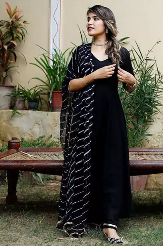 Gorgeous Suit Set With Black Dupatta Stylish Dupatta Suit Set Festival Wear