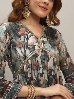 Women's  Chanderi Silk Embroidery Flared Kurta with Pant And Dupatta Set 3