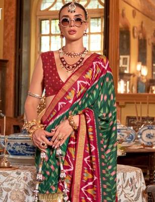 Dark green silk blend printed saree with unstitched blouse 4