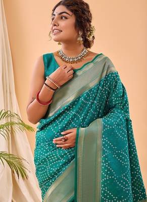 Rama Green Bandhani Weaving Saree With Paithani Pallu   3