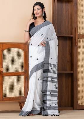 White khadi cotton with heavy jamdani palla and tassels saree 4