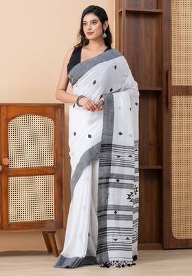 White khadi cotton with heavy jamdani palla and tassels saree 5