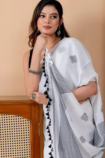 White handloom mark mul cotton jamdani and tassels saree